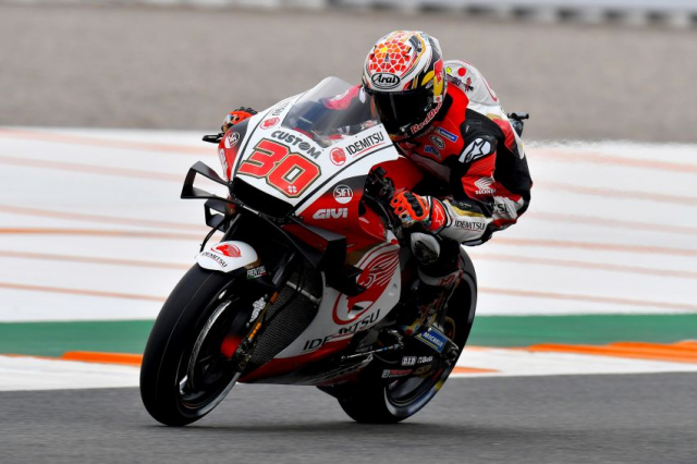 MotoGP 2020 Joan Mir dat tay len ngoi vo dich voi chien thang dau tien - 6