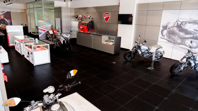 Ducati Viet Nam khai truong showroom moi tai Ha Noi - 7