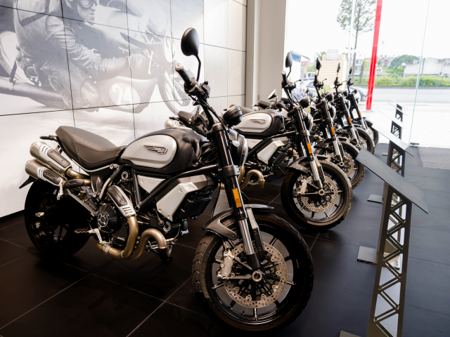 Ducati Viet Nam khai truong showroom moi tai Ha Noi - 11