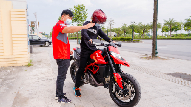 Ducati Viet Nam khai truong showroom moi tai Ha Noi - 15