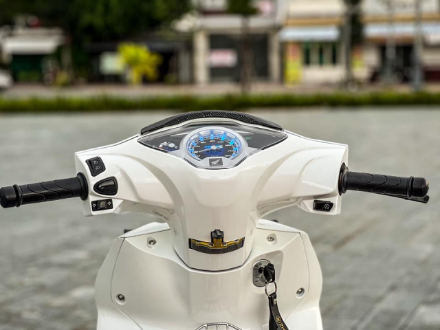 Future 125 bien hinh voi dan chan Japan bac trieu