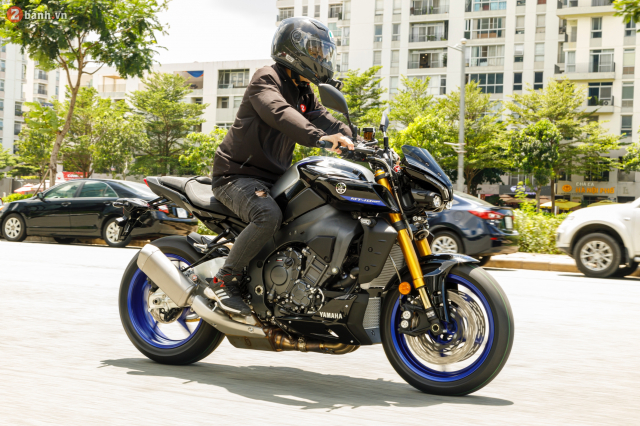 Danh gia Yamaha MT10 2022 Mot bac thay ve Momen xoan moi