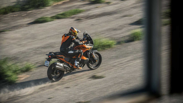 KTM 1290 Super Adventure S 2023 da san sang chinh phuc nhung dam duong - 10