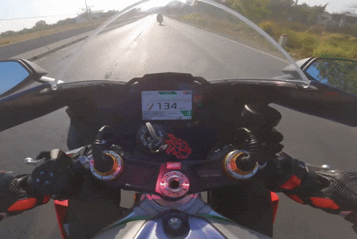 YouTuber phong moto 150 kmh tren QL1A noi dong ho xe bi loi - 6