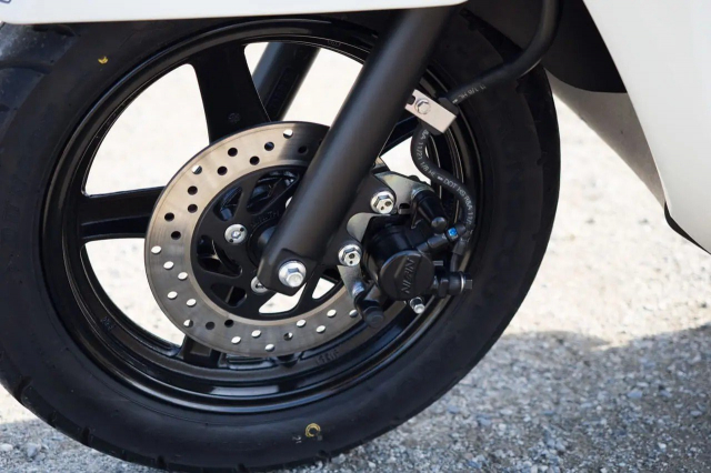 Mau xe Suzuki duoc menh danh la DOI THU cua Ninja Lead co gi dac biet - 6