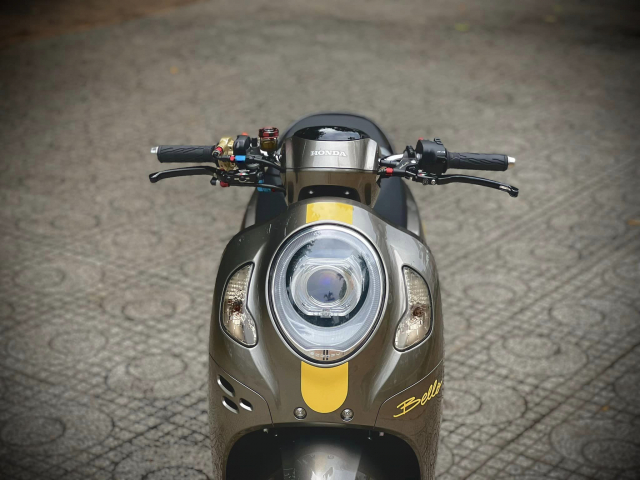 Scoopy 110 do full option hoa than thanh Minion bong bay - 4 Scoopy 110 do full option hoa than thanh Minion bong bay - 4