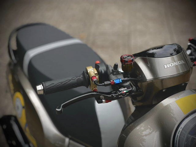 Scoopy 110 do full option hoa than thanh Minion bong bay - 8 Scoopy 110 do full option hoa than thanh Minion bong bay - 8