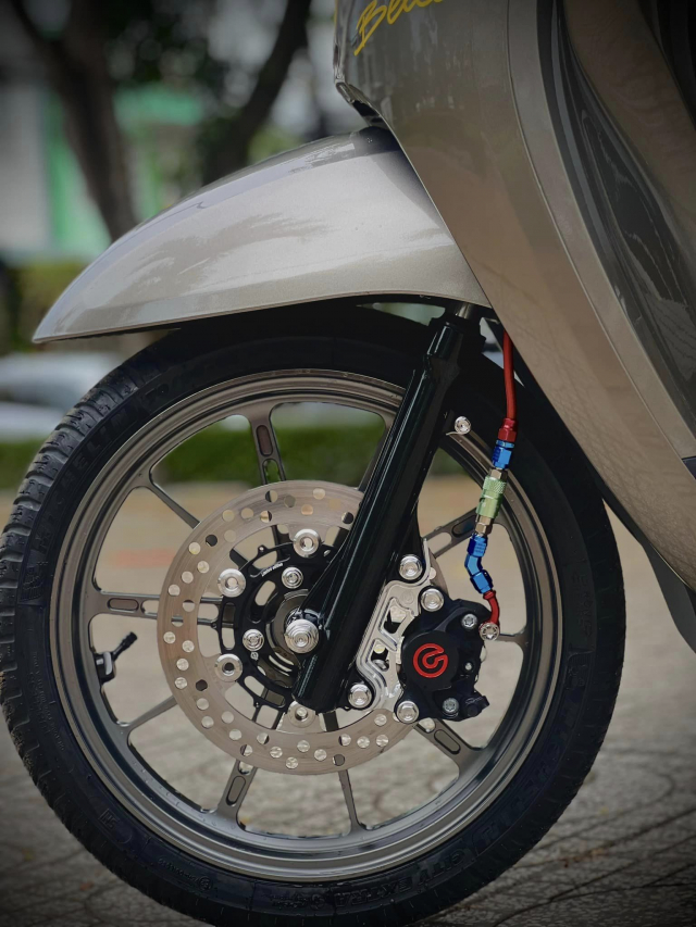 Scoopy 110 do full option hoa than thanh Minion bong bay - 10 Scoopy 110 do full option hoa than thanh Minion bong bay - 10