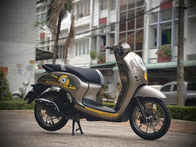 Scoopy 110 do full option hoa than thanh Minion bong bay - 12 Scoopy 110 do full option hoa than thanh Minion bong bay - 12