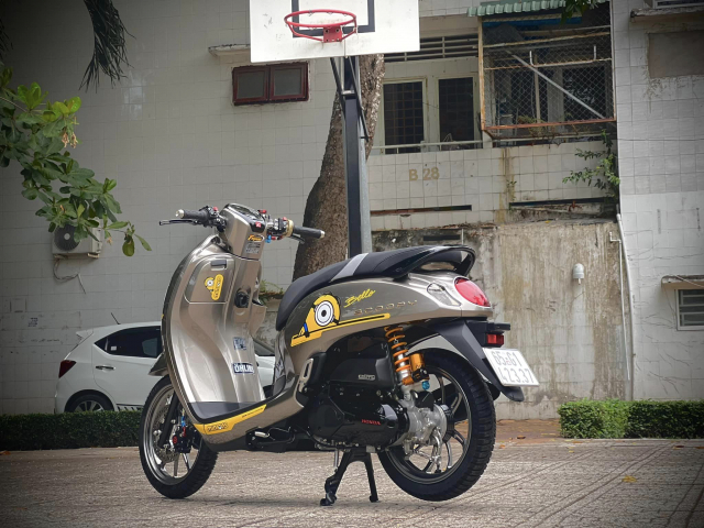 Scoopy 110 do full option hoa than thanh Minion bong bay - 15 Scoopy 110 do full option hoa than thanh Minion bong bay - 15