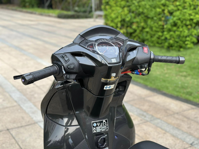 Tuong dai SH300i quay lai thoi huy hoang voi dan chan Upside down 3 dia - 4 Tuong dai SH300i quay lai thoi huy hoang voi dan chan Upside down 3 dia - 4