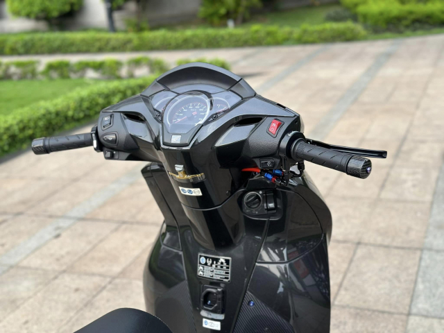 Tuong dai SH300i quay lai thoi huy hoang voi dan chan Upside down 3 dia - 12 Tuong dai SH300i quay lai thoi huy hoang voi dan chan Upside down 3 dia - 12