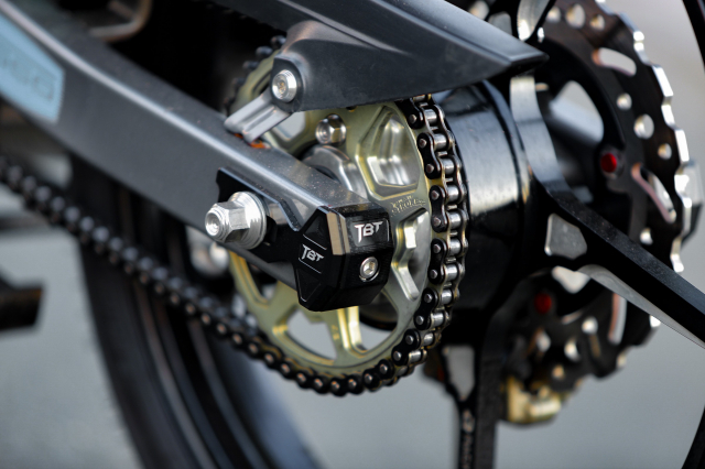 Yaz 125 tro thanh ban do kinh dien khi DOC CHIEM trang bi Nitron Race Pro - 26