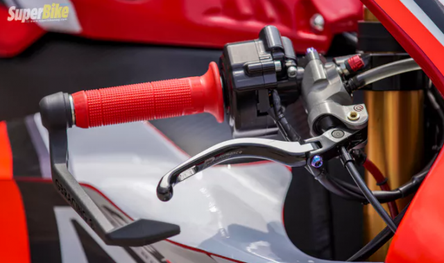 Honda CBR1000RRR do full Race den tu TK Racing - 16