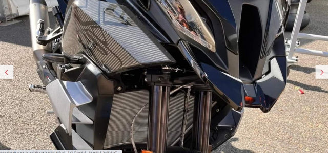 BMW M1000XR lo dien truoc khi ra mat tai Isle of Man TT 2023 - 3