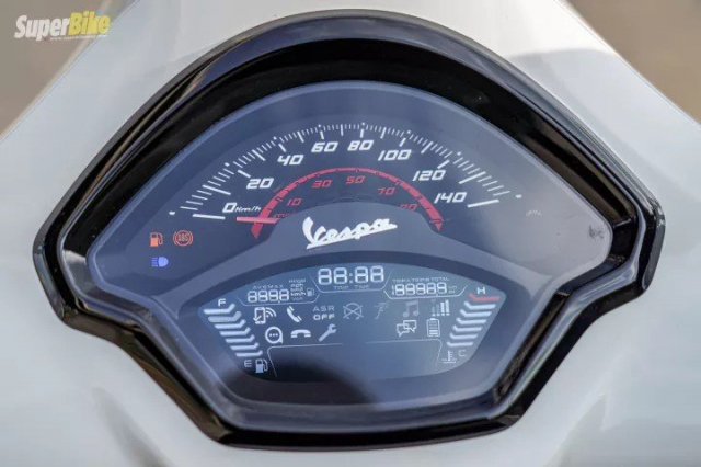 Can canh Vespa GTS 2023 Mau xe duoc Vespa cai tien dot pha ve trang bi - 5 Can canh Vespa GTS 2023 Mau xe duoc Vespa cai tien dot pha ve trang bi - 5