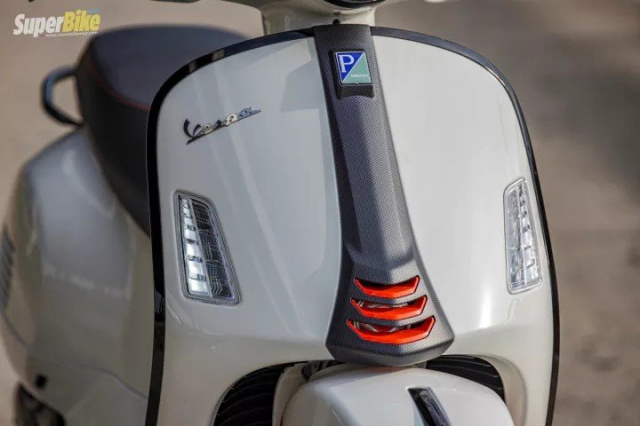 Can canh Vespa GTS 2023 Mau xe duoc Vespa cai tien dot pha ve trang bi - 4 Can canh Vespa GTS 2023 Mau xe duoc Vespa cai tien dot pha ve trang bi - 4
