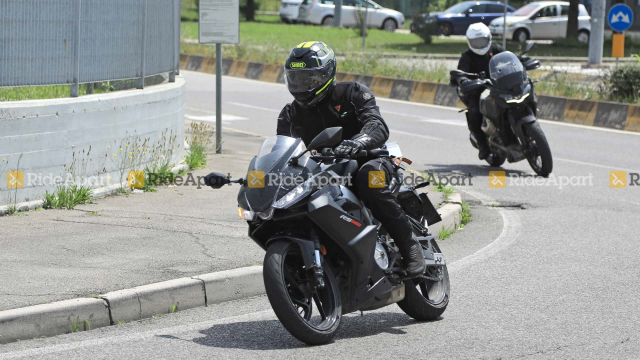 Lo dien Aprilia RS440 khi thu nghiem cung Moto Guzzi Stelvio - 4