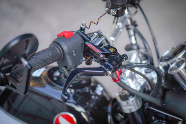 Can canh Monkey 125 do bo gap ngau nhu xe dua MotoGP - 8 Can canh Monkey 125 do bo gap ngau nhu xe dua MotoGP - 8