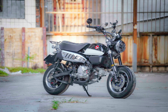 Can canh Monkey 125 do bo gap ngau nhu xe dua MotoGP - 18 Can canh Monkey 125 do bo gap ngau nhu xe dua MotoGP - 18