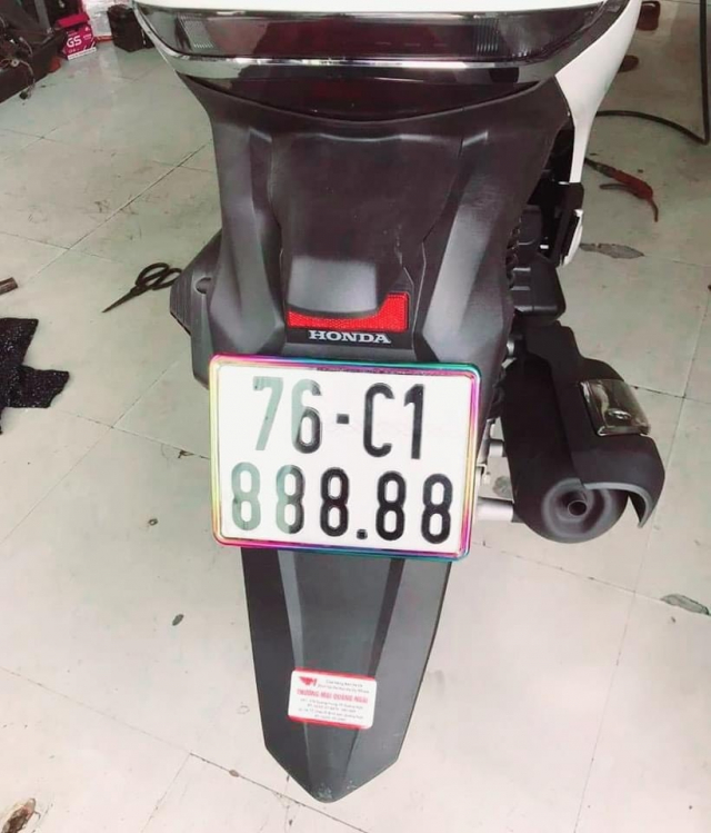 Xe Honda SH bam duoc bien so ngu quy 8