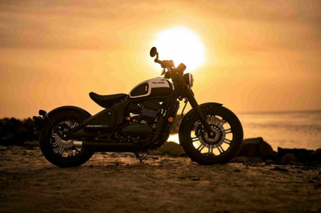 Jawa 42 Bobber Black Mirror ra mat mau bobber moi voi gia ban hap dan