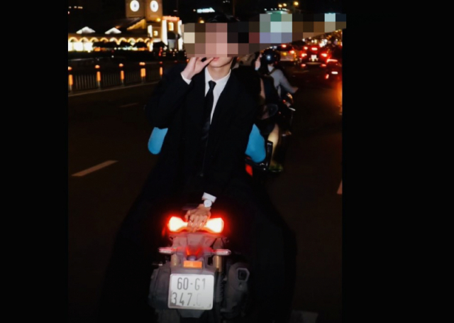 TPHCM Phat 2 thanh nien chay xe may dien xiec quay clip lam idol - 4