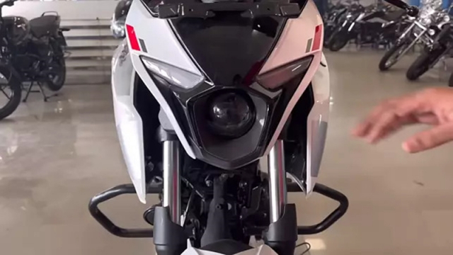 Doi thu nang ky cua Yamaha MT15 vua ra mat voi gia ban chi 35 trieu Dong