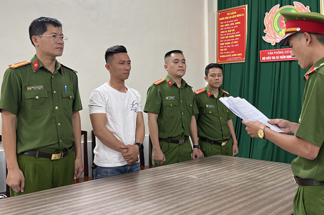 Dien bien moi tu vu Ngoc Trinh dieu khien mo to vi pham phap luat - 4