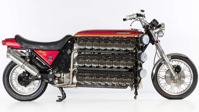Chiec Kawasaki Two Stroke do 48 xilanh sap duoc rao ban