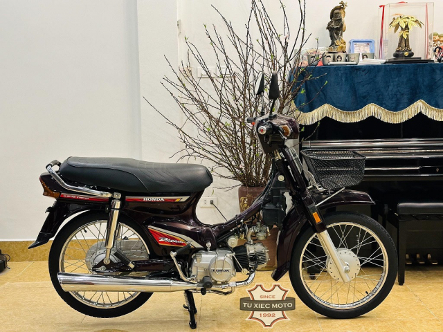 Honda Dream Thai 25 nam tuoi zin tung con oc co gia 1 ty dong
