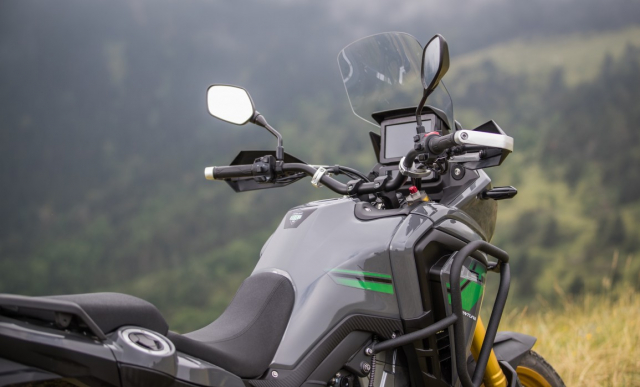 Rieju Aventura 500 mau Adventure hang trung hoan toan moi vua ra mat - 4