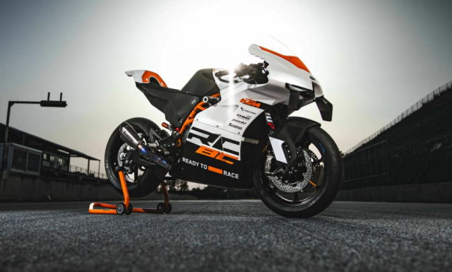 KTM RC 8C 2024 ra mat dat hon va doc quyen hon bao gio het