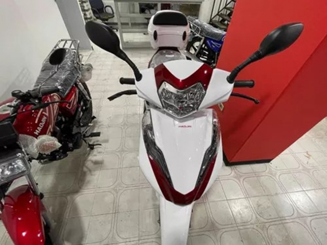 Ninja Lead 150 lo dien den ngay ca hang Honda con phai tram tro