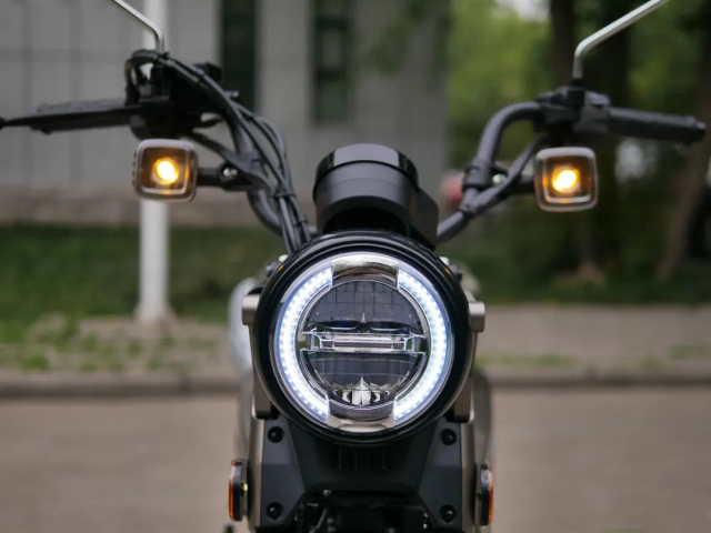 Chi tiet Crosser 125 2025 Mau xe khien ai cung nham lan voi Honda CT125 - 6