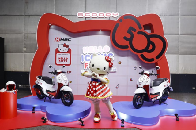 Lo dien Honda Scoopy Hello Kitty Limited Edition chieu long cac fan meo hong
