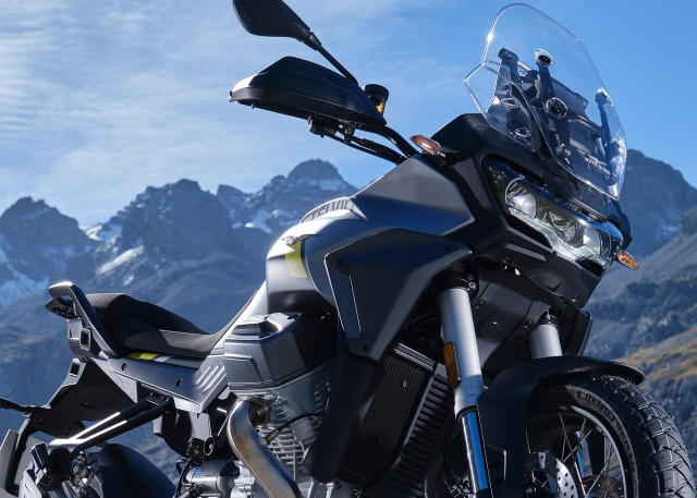 Moto Guzzi trinh lang mau xe Stelvio 2024 tai thi truong Nhat Ban