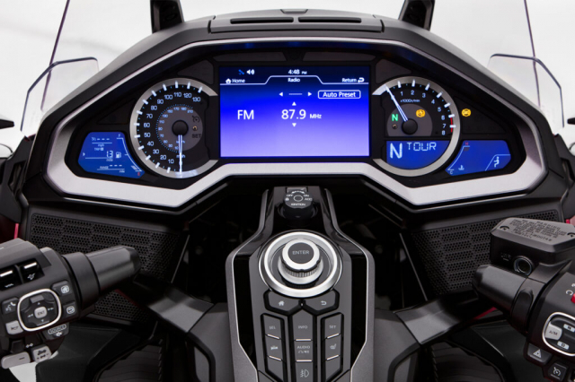 Anh em biet tin gi chua Honda Gold Wing Tour 2024 ra mat mau moi mang ten Heavy Gray Metallic You - 4