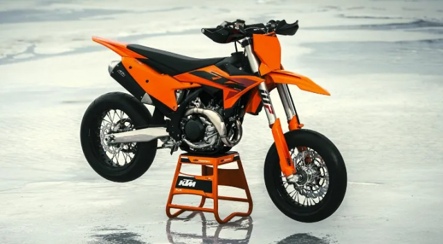Tin do Supermoto kho co the bo qua lan nang cap tren KTM 450 SMR 2025