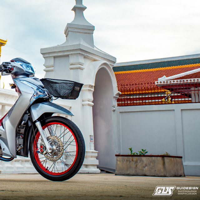 Wave 125i do dang cap cua biker Thai huong den sac do de lam noi tong mau xam - 10