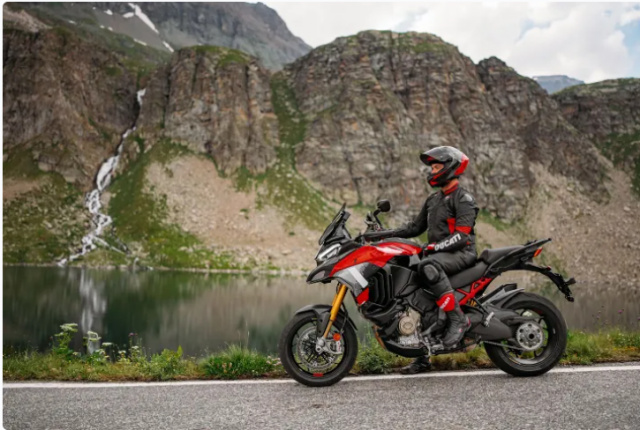 That su phan khich voi nhung cai tien tren Multistrada V4 Pikes Peak 2025