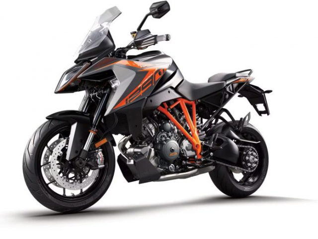 Qua hap dan voi Demo KTM 1390 Super Duke GT lo dien truoc khi ra mat thuc te - 4