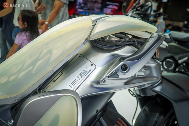 Can canh Yamaha MOTOROiD 2 gop vui tai VMS 2024 truoc su bat ngo cua anh em tham quan - 11