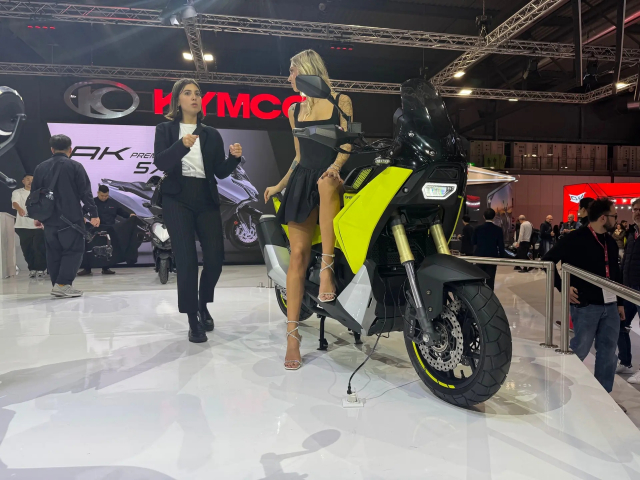 Kymco CVR5 tai EICMA 2024 theo toi no an dut ADV350 nha Honda ve mat phong cach va cam giac lai - 14