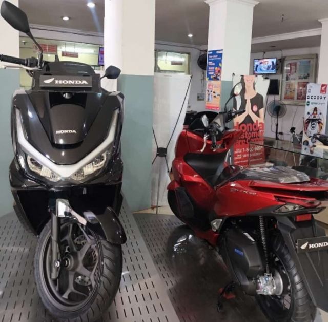 Hinh anh thuc te cua Honda PCX 160 2025 o dai ly Dau xe moi qua ngau cho ngay co mat tai Viet Nam