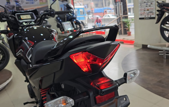 Honda vua ra mat mau xe con tay moi trang bi man hinh mau TFT xin so ma gia ban chi 30 trieu dong - 7